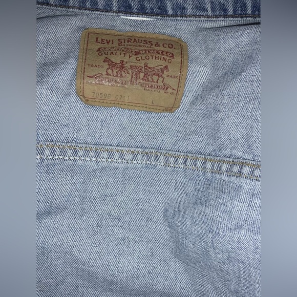 LEVI'S WOMEN'S DENIM JACKET FADED BLUE CLASSIC BUTTON FRONT LARGE - Picture 2 of 7